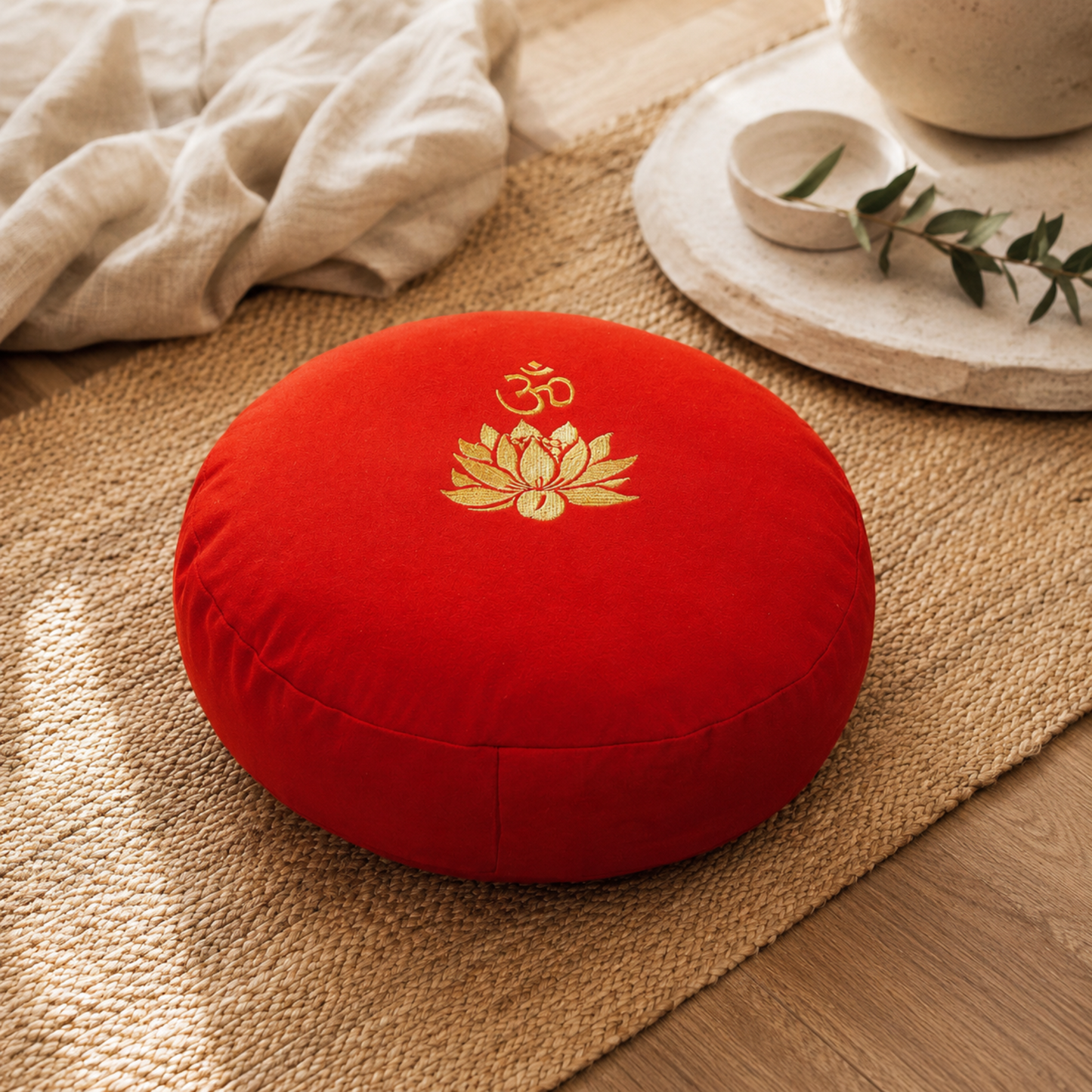 Meditationskissen „Lotus Om“ (rot) – ruhiger Sitz für bewusste Pausen und innere Sammlung