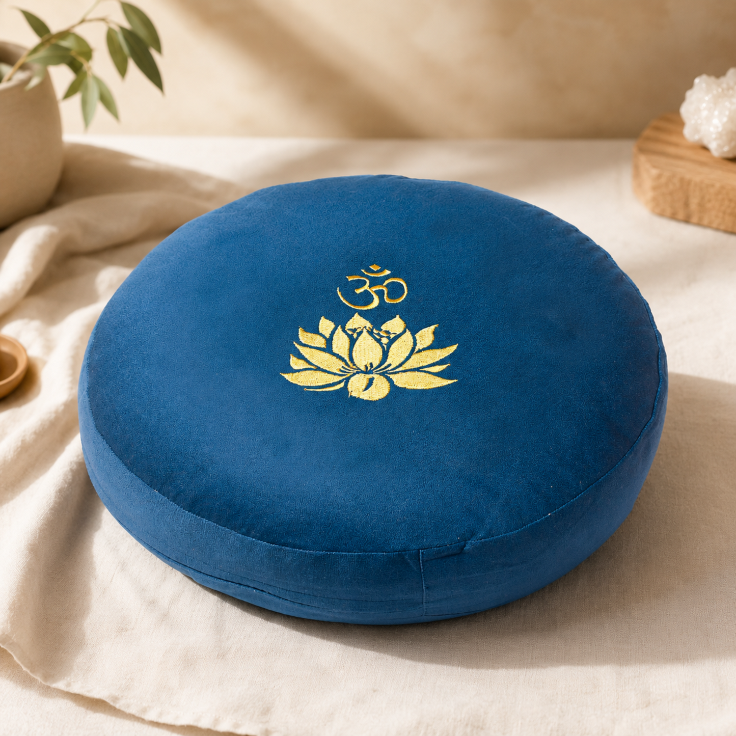 Meditationskissen „Lotus Om“ (blau) – ruhiger Sitz für bewusste Pausen und innere Sammlung