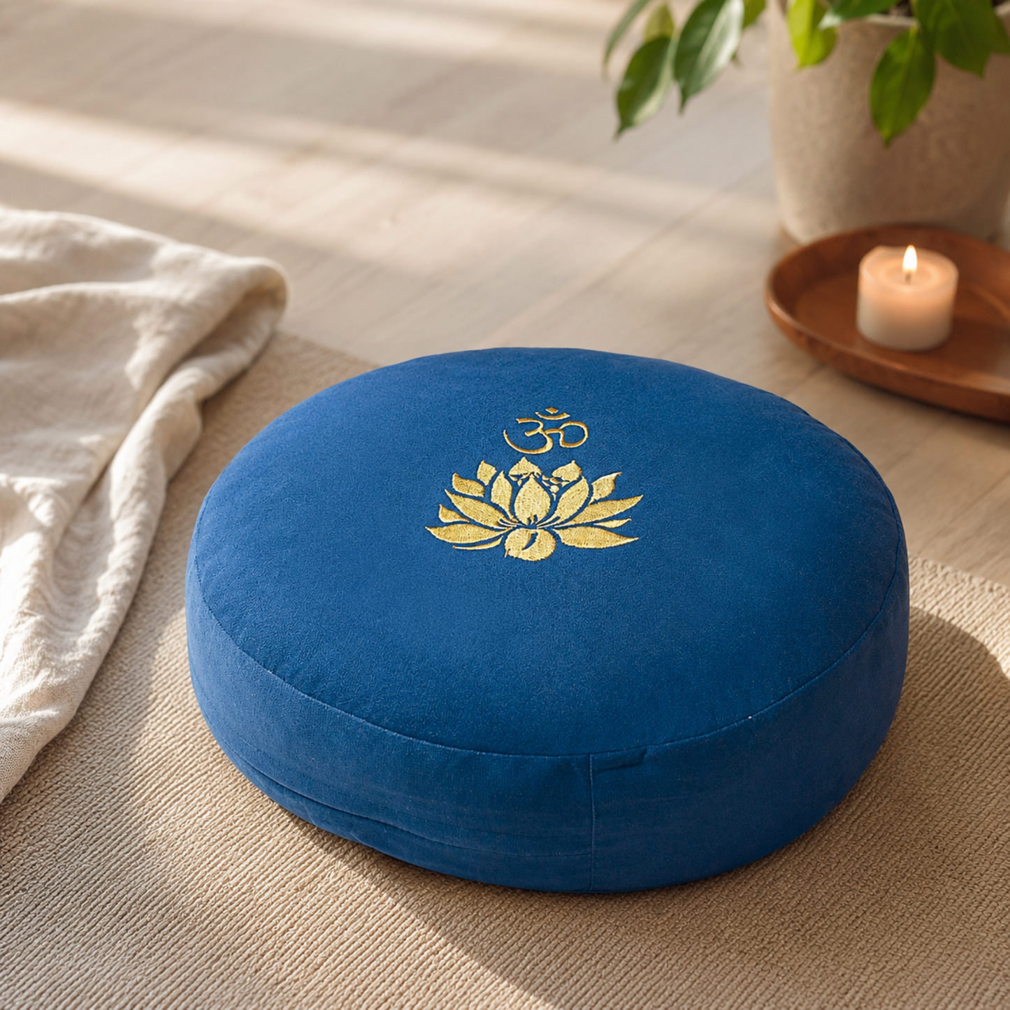 Meditationskissen „Lotus Om“ (blau) – ruhiger Sitz für bewusste Pausen und innere Sammlung