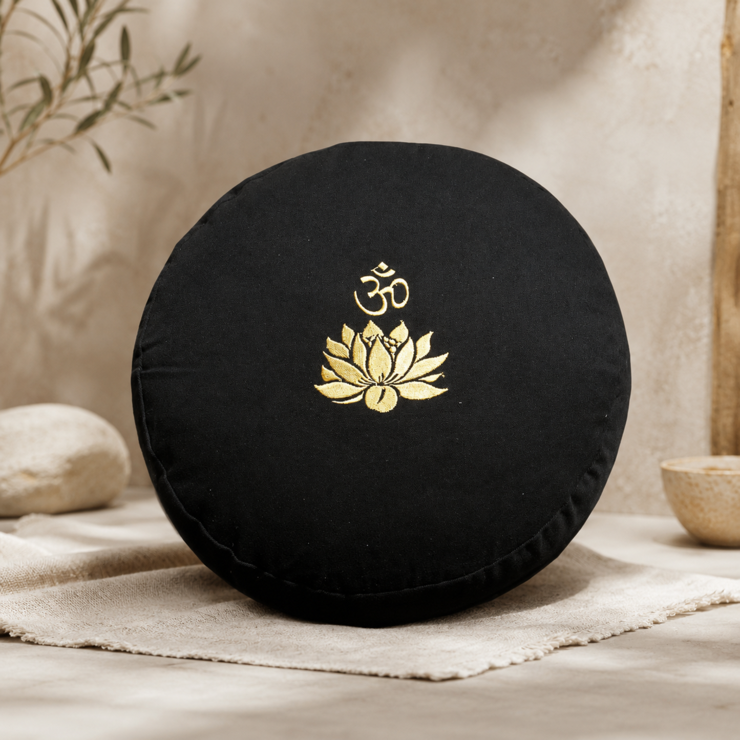 Meditationskissen „Lotus Om“ (schwarz) – ruhiger Sitz für bewusste Pausen und innere Sammlung